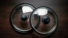 鍋のガラス蓋が曇る原因は2つ：油膜・水あかを家庭の3アイテムで落とすコツ